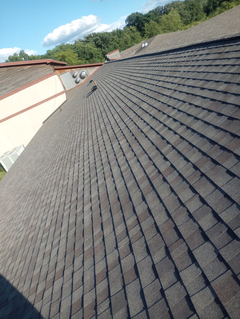johnston-ia-commercial-roof-replacement-certainteed-landmark New CertainTeed Landmark shingle roof on a commercial building in Johnston, IA